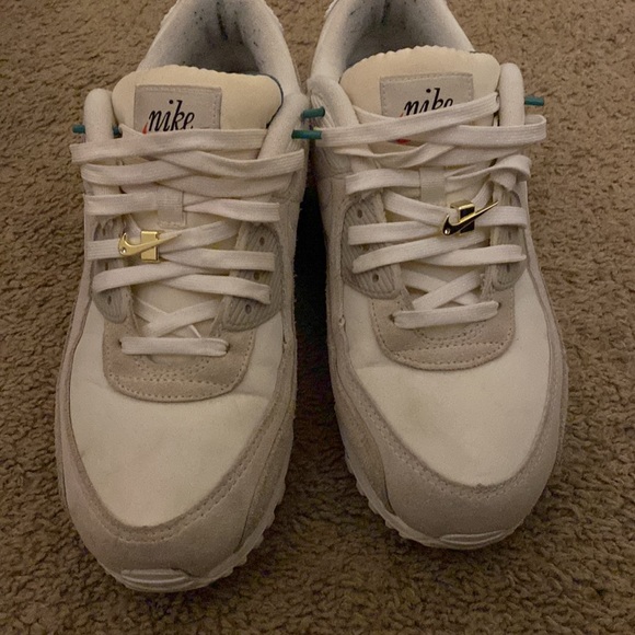 These are Nike air max 90. Going for around $200+ on StockX. Size 10 US - Picture 2 of 5